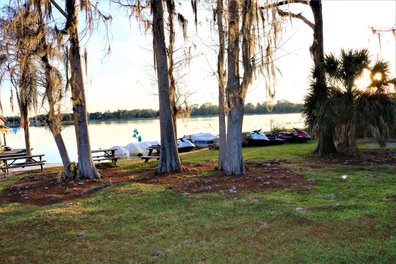 Howard Johnson By Wyndham Lake Front Park Kissimmee Exterior photo
