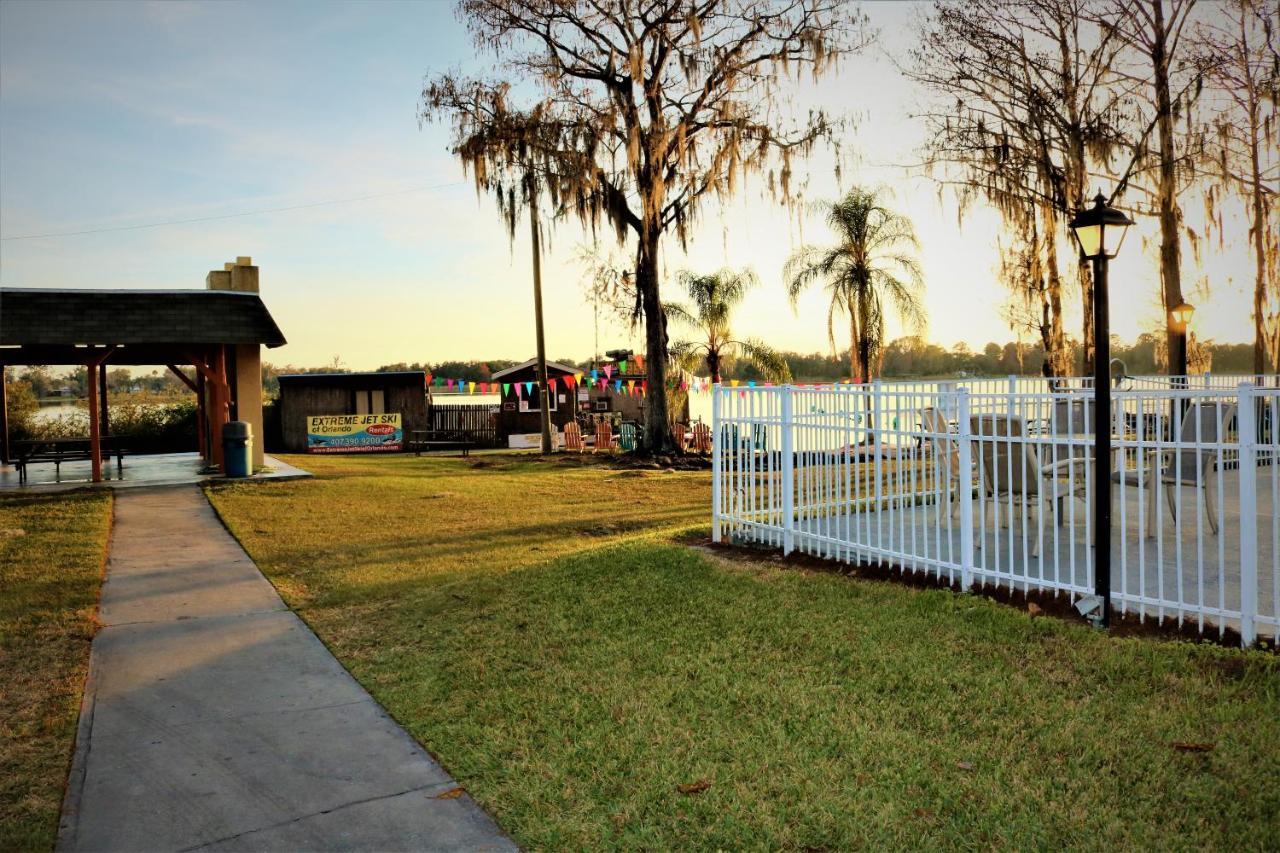 Howard Johnson By Wyndham Lake Front Park Kissimmee Exterior photo