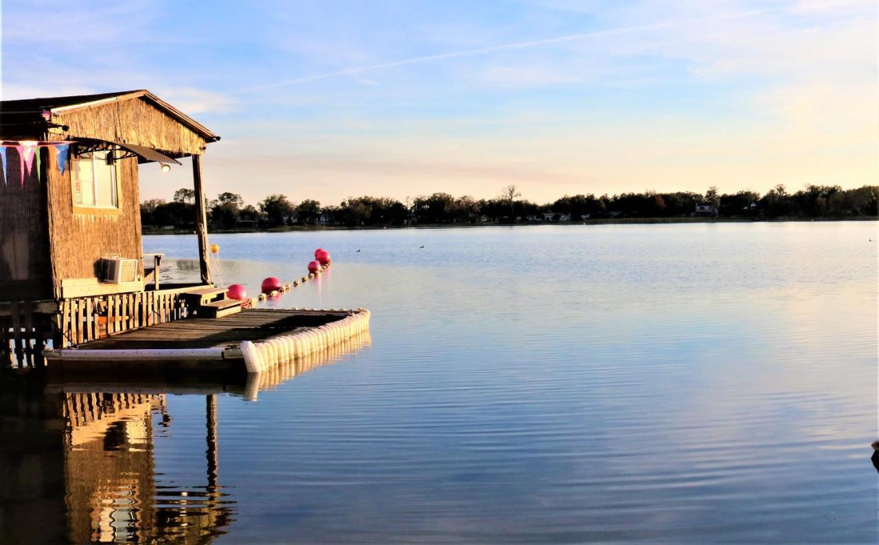 Howard Johnson By Wyndham Lake Front Park Kissimmee Exterior photo